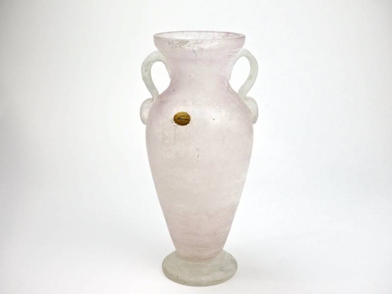 lot 121 image: Pink Signed Murano Scavo Large Double-Handled Vase, Possibly Cenedese