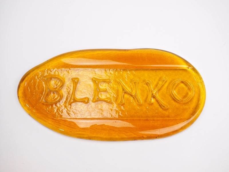 lot 133 image: Blenko Art Glass Dealer Plaque, Large Size