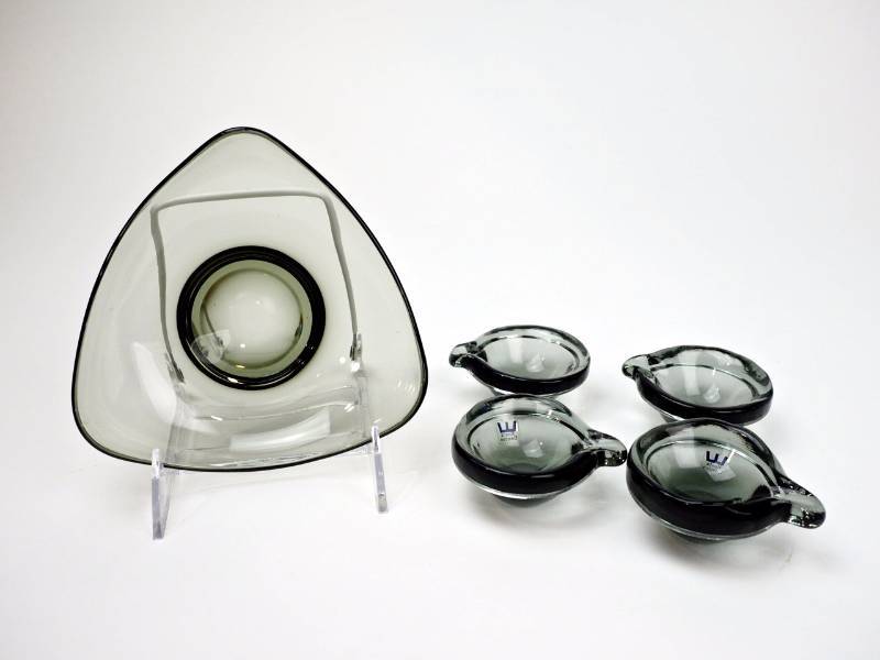lot 106 image: Scandinavian MCM Smoke Color Glass Trangular Candy Dish  4 Kosta bowls