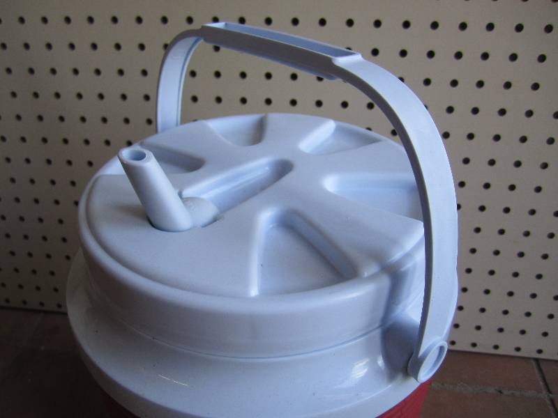 Rubbermaid 2 gallon Water Jug with Yard, Garden, Electronics