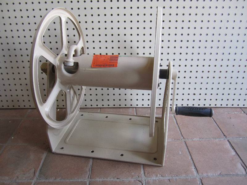 lot 38 image: Wall Mount Metal Hose Reel ...
