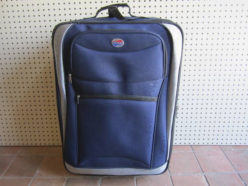 lot 40 image: Large American Tourister Travel Bag...