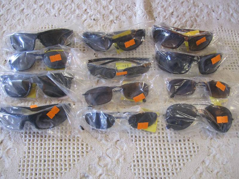 lot 76 image: Lot of 12 misc style sunglasses in ...