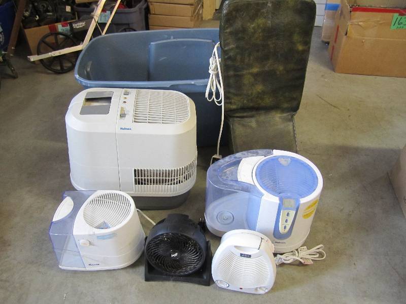 lot 101 image: Lot of misc Humidifiers, Fan, Heat ...