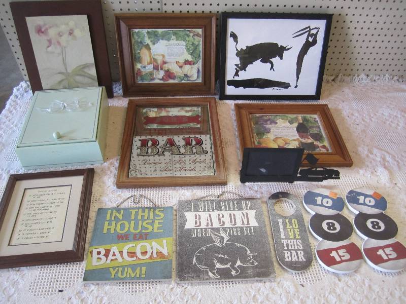 lot 104 image: Lot of misc Wall Decor etc. ...
