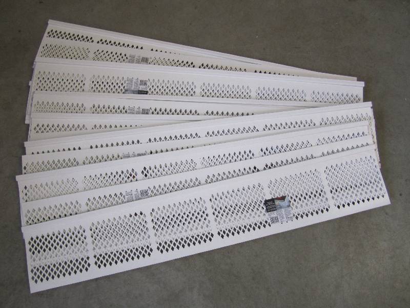 lot 113 image: Lot of 15 Amerimax 3 ft White Snap-...