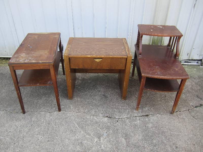 lot 117 image: Lot of 3 vintage sideend tables. G...