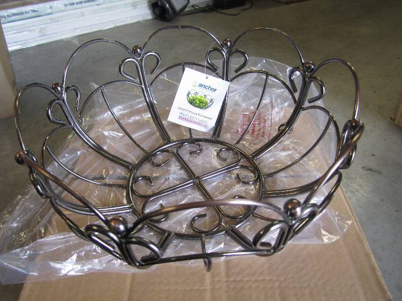 lot 161 image: Lot of 3 Metal Round Fruit Baskets ...