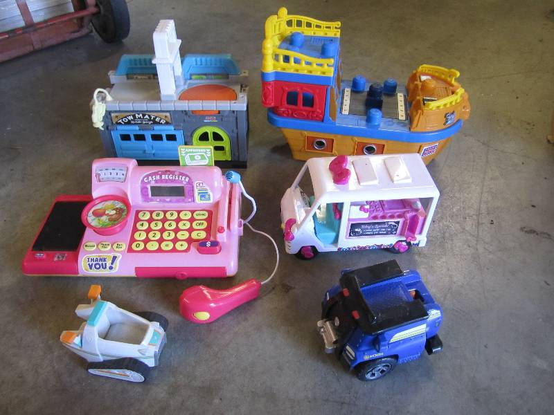 lot 178 image: Lot of misc kids toys. See photos....