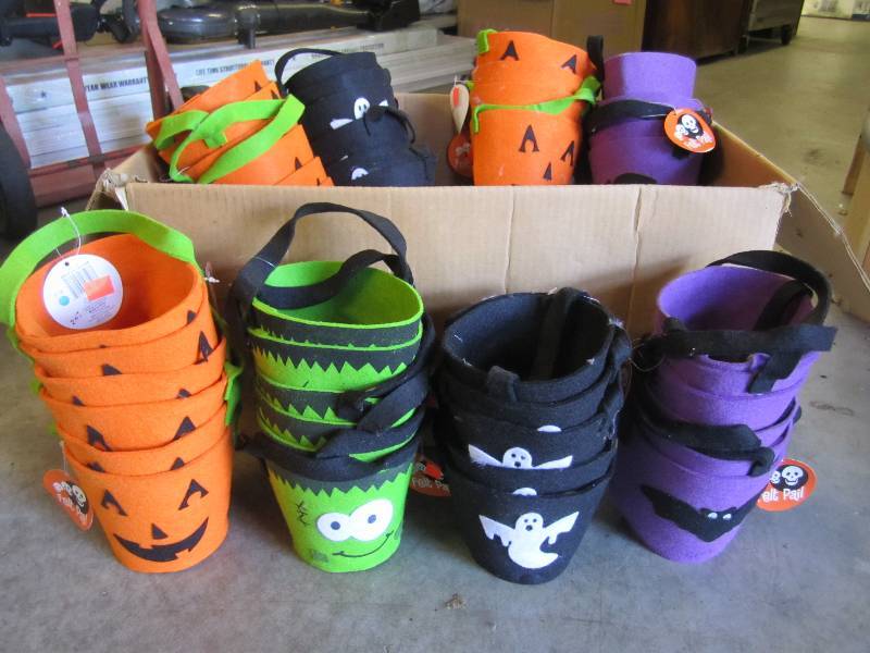 lot 187 image: Large resale lot of Halloween Felt ...