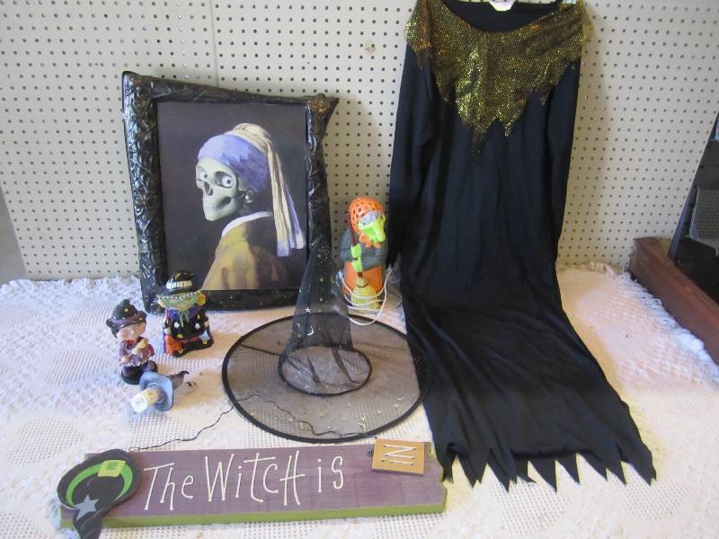lot 192 image: Lot of misc Halloween Witch Costume...