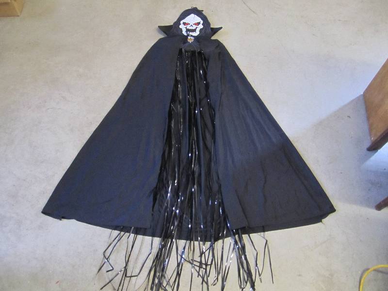 lot 194 image: Adult Size Cape Halloween Costume...