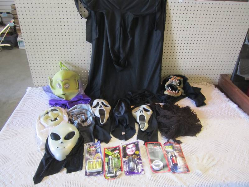lot 198 image: Lot of misc Halloween Masks etc. Se...