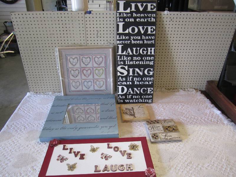 lot 199 image: Lot of 6 Wall Decor Live Love Faith...