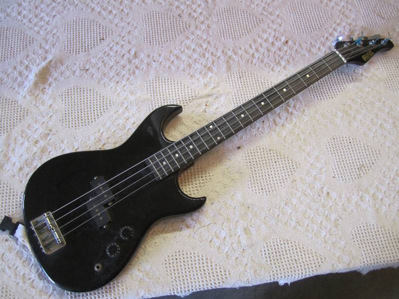 lot 205 image: Dixon SE Series Electric Bass Guita...