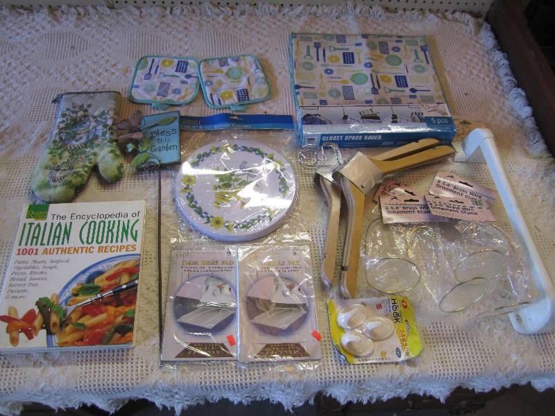 lot 207 image: Lot of around the house items. See ...