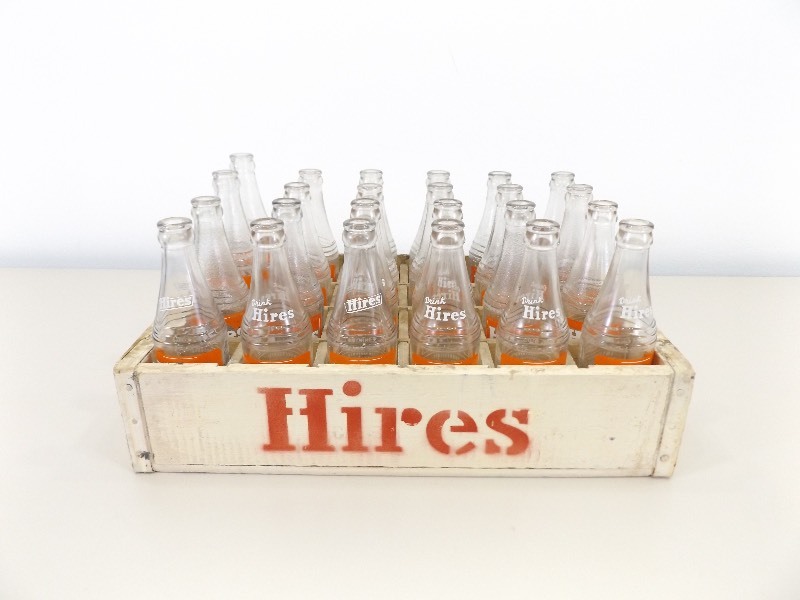 lot 20 image: Vintage Hires Root Beer Crate with 24 Eight Ounce Bottles