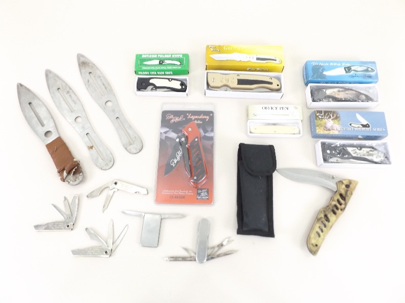 lot 34 image: Lot of Pocket and Throwing Knives