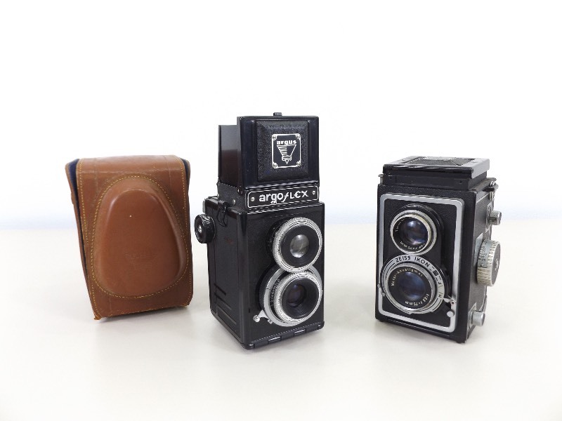 lot 37 image: Vintage Argus anad Zeiss Ikon Cameras