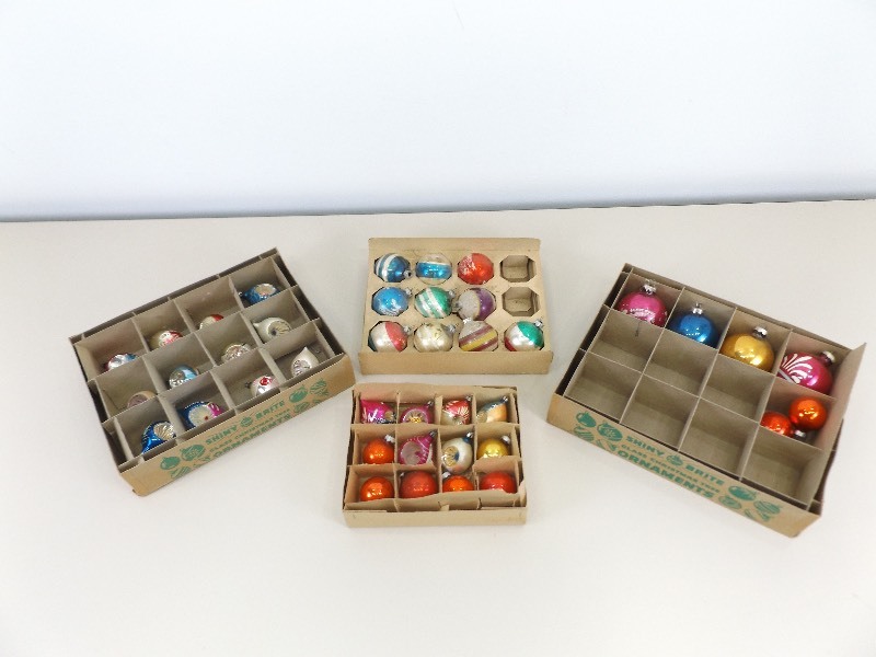 lot 40 image: Lot of Vintage Germany, Austria, etc. Glass Christmas Ornaments