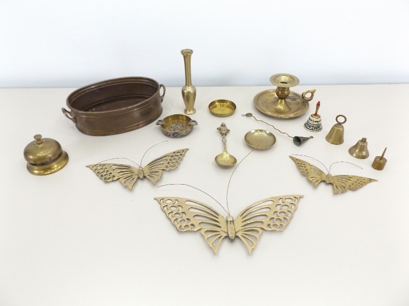 lot 46 image: Lot of Brass Decor Items
