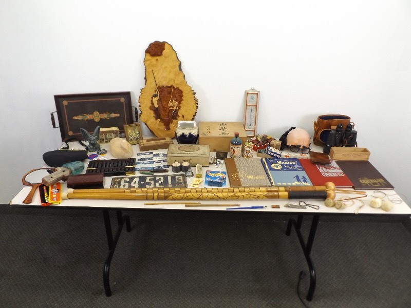 lot 50 image: Large Lot of Miscellaneous Collectibles