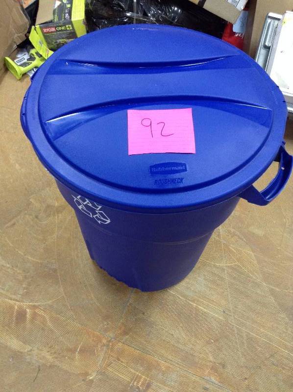 Rubbermaid Roughneck trashcan 32 gal new