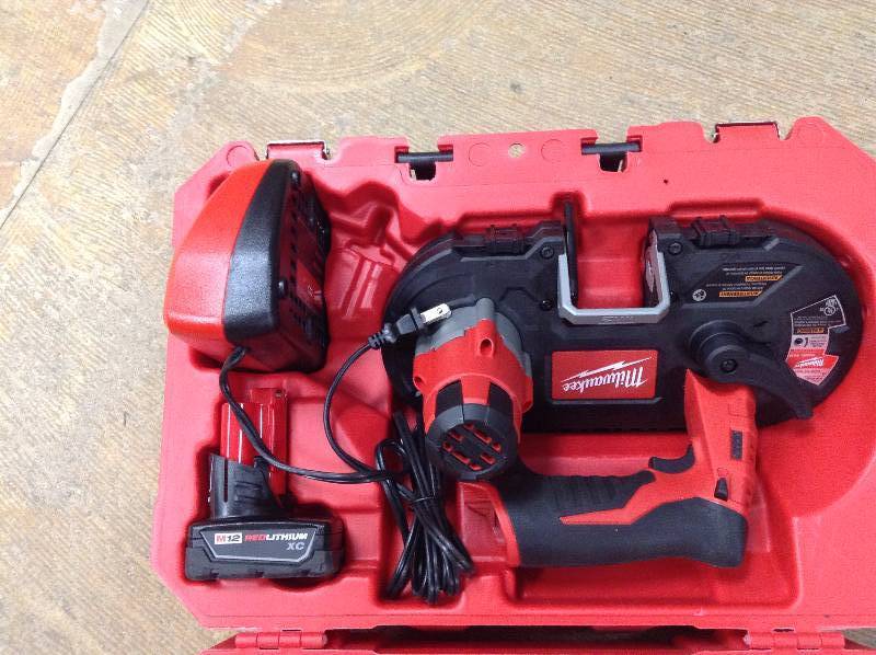 Milwaukee M12 12-Volt Lithium-Ion Cordless Sub-Compact Band Saw XC Kit in like New working conditions