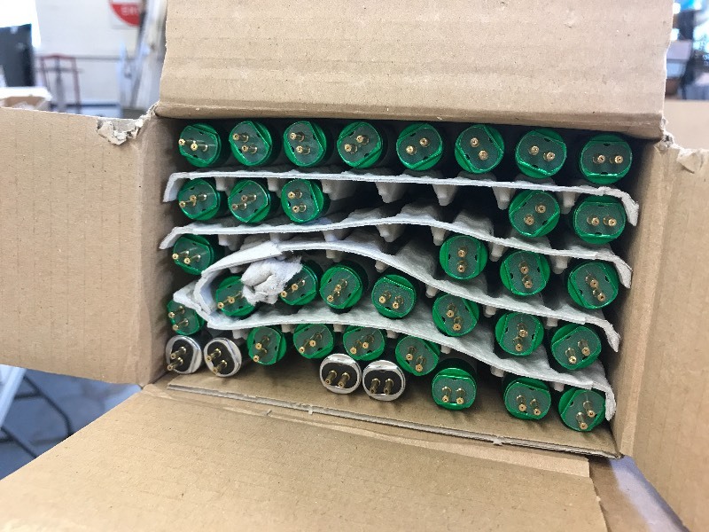 LOT OF FLUORESCENT BULBS