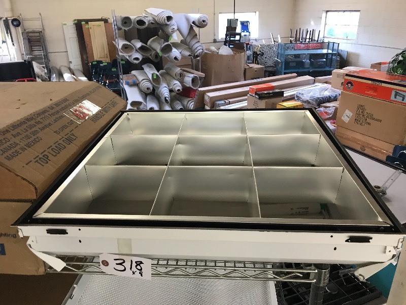 LOT OF DROP CEILING LIGHTS