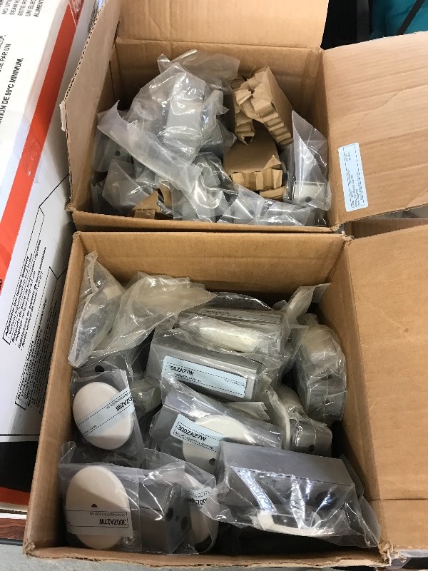 LOT OF LIGHT MOUNTING ASSEMBLIES