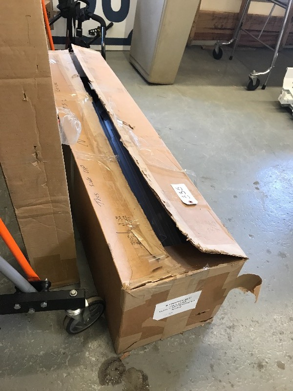 LOT OF SINGLE-BULB FLUORESCENT FIXTURES
