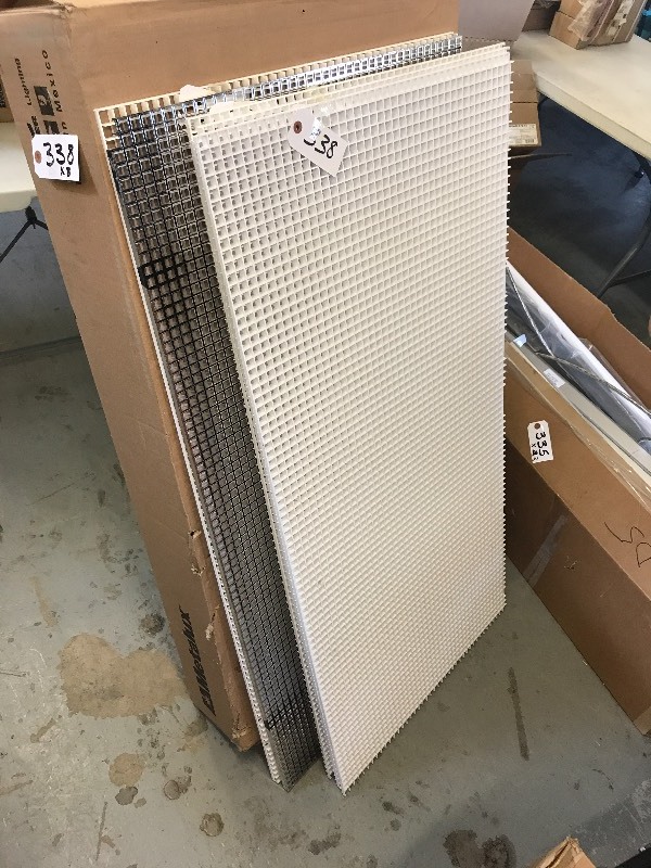 FLUORESCENT FIXTURES