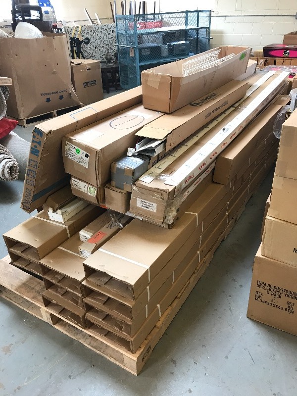 LARGE LOT OF LIGHTING