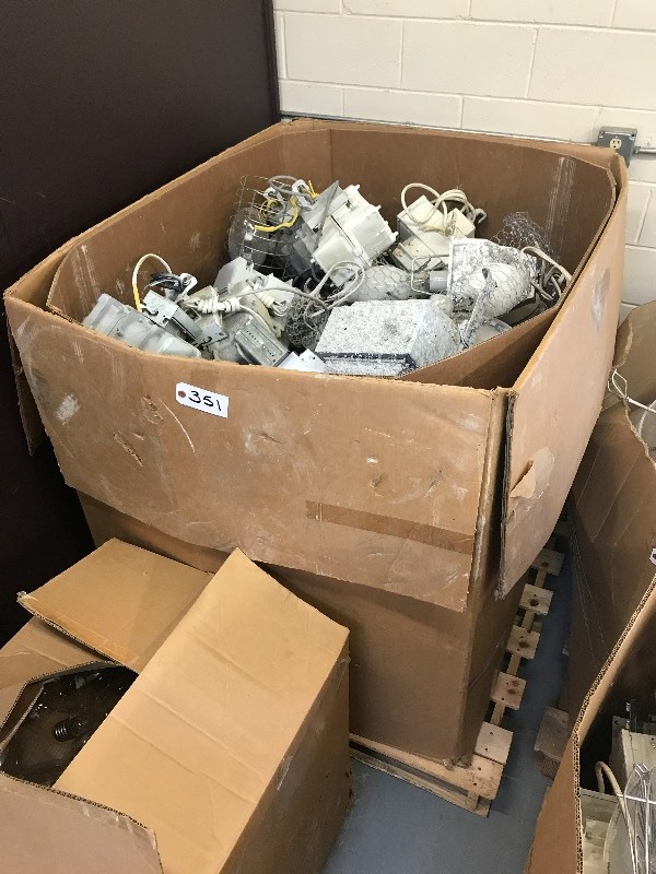 LARGE LOT OF WAREHOUSE LIGHTING