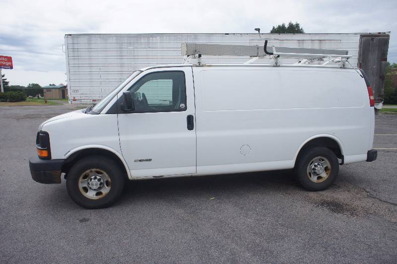 lot 1 image: 2006 CHEVY CG EXPRESS VAN  3500 - 4.8 LITER VORTEC - PRIME DESIGN STEEL LADDER RACK - TOOL STORAGE (# 1312)