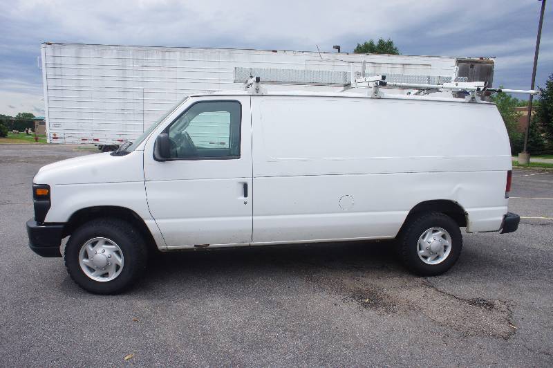 lot 3 image: 2008 FORD EXPRESS CG CARGO VAN  E-350 SUPER DUTY 5.4 L -  WEATHER GUARD LADDER RACK - AC WORKS - POWER WINDOWS  LOCKS - TOOL STORAGE  (#3026)