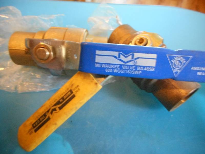 lot 248 image: Milwaukee Brass Sweat Ball Valves 1 Lot of 2
