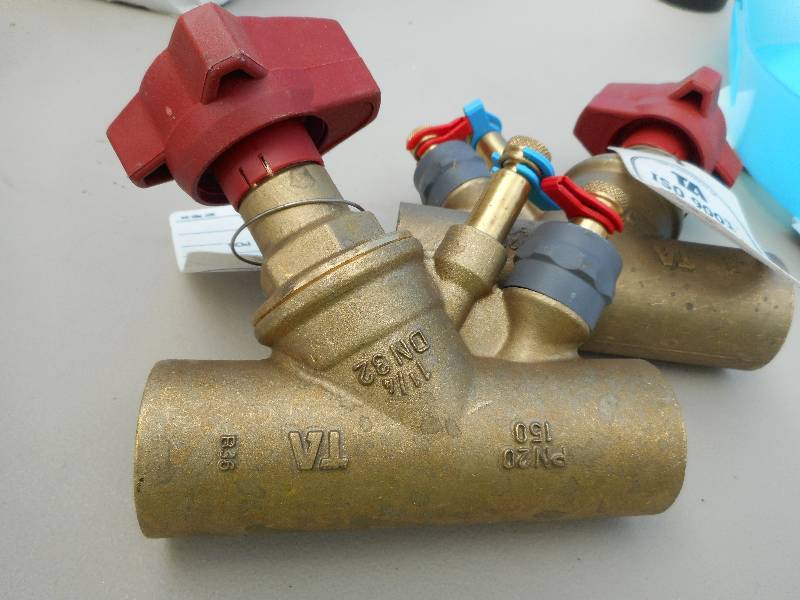 lot 37 image: Victaulic Series 786 Balancing Valves 1 14 