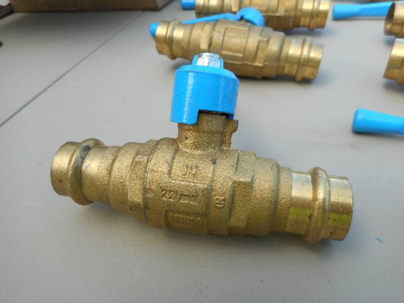lot 44 image: CIM Brass 34 Press  Ball Valve