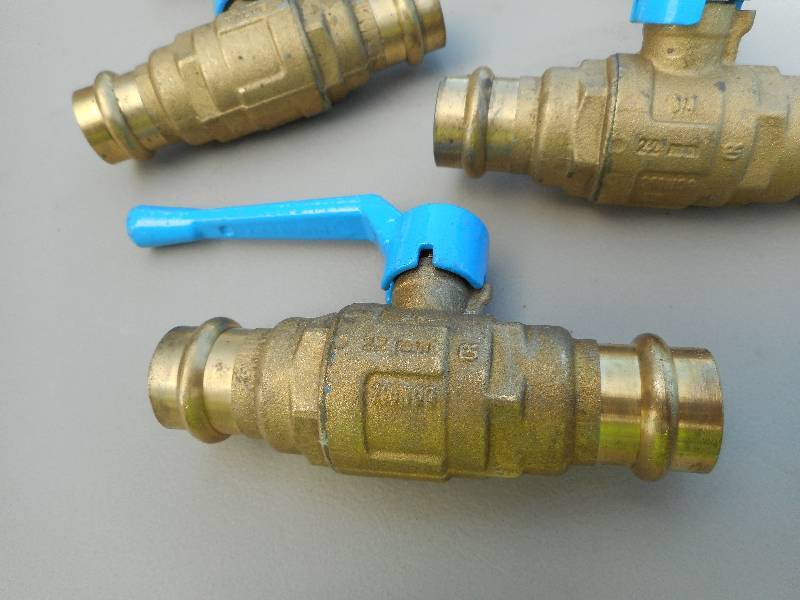 lot 45 image: CIM Brass 34 Press  Ball Valve