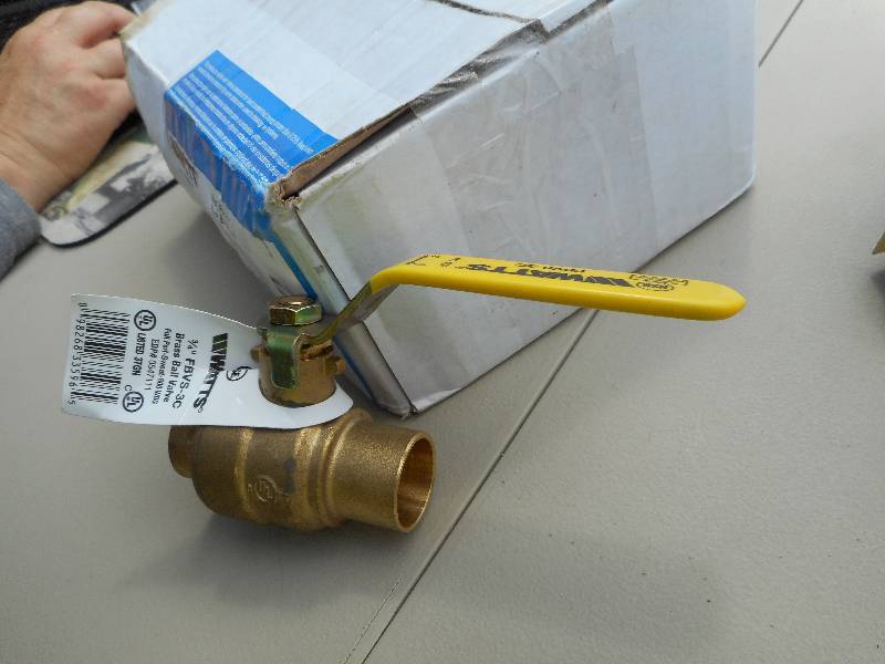 lot 72 image: Watts 34 Solder Connections Brass valves