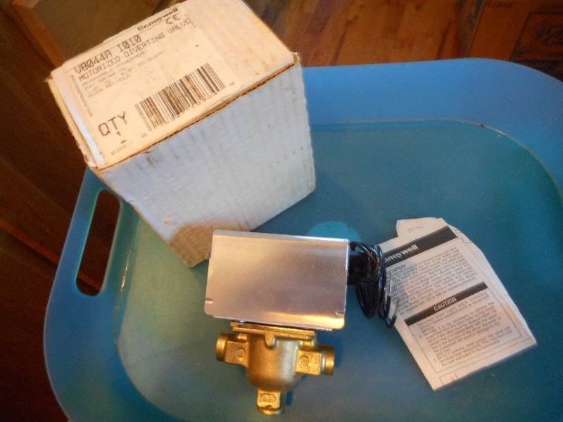 lot 177 image: Honeywell Motorized Diverting Valve VO844A 1010