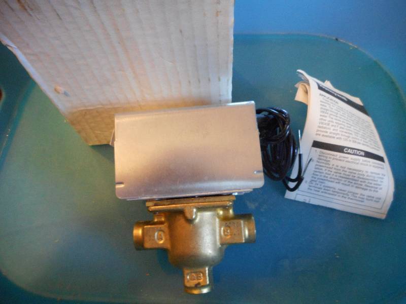 lot 178 image: Honeywell Motorized Diverting Valve V8044A 1010