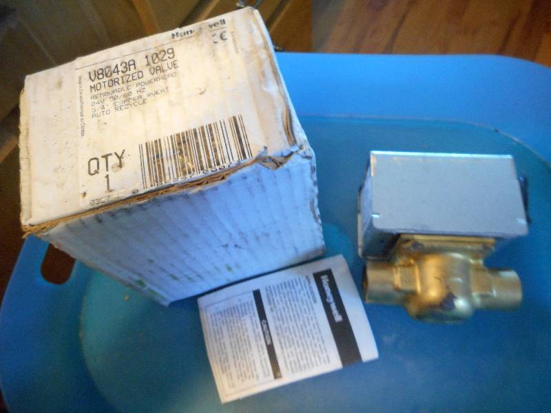 lot 179 image: Honeywell Motorized Valve V8043A 1029