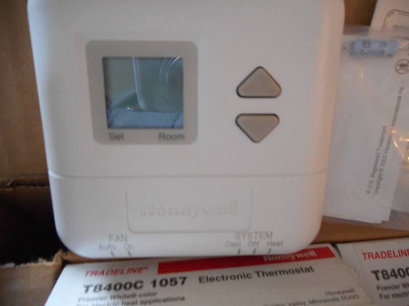 lot 104 image: Honeywell Tradeline Electronic Thermostates