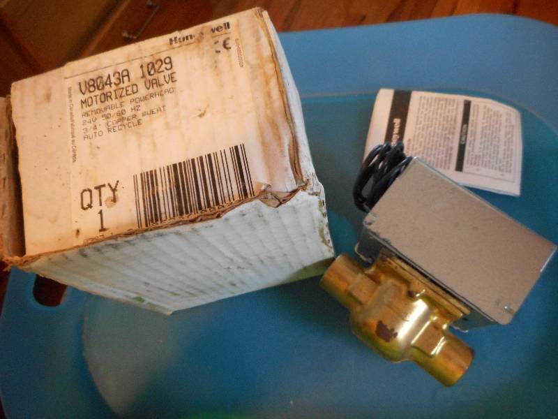lot 181 image: Honeywell Motorized Valve V8043A 1029