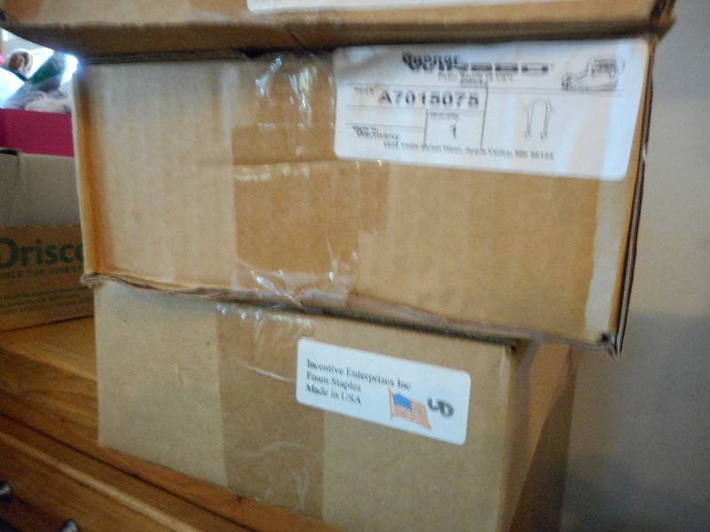 lot 193 image: Wirsbo Uponor Foam Staple Lot  2 12