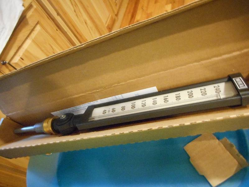 lot 208 image: Wilka Instrument Glass Thermometer #9010300207WI Range 30-204F