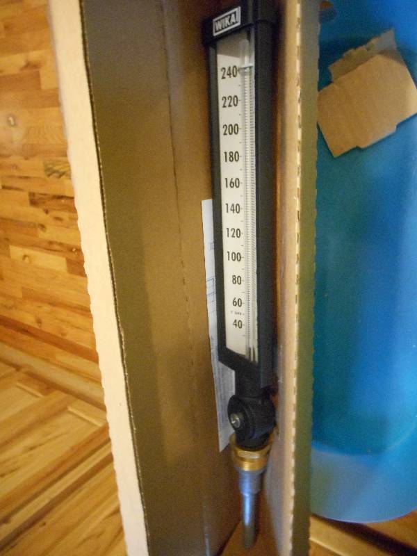 lot 209 image: Wilka Instrument Glass Thermometer #9010300207WI Range 30-204F